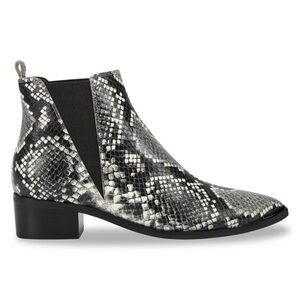 MARC FISHER LTD Yale Leather Chelsea Boots